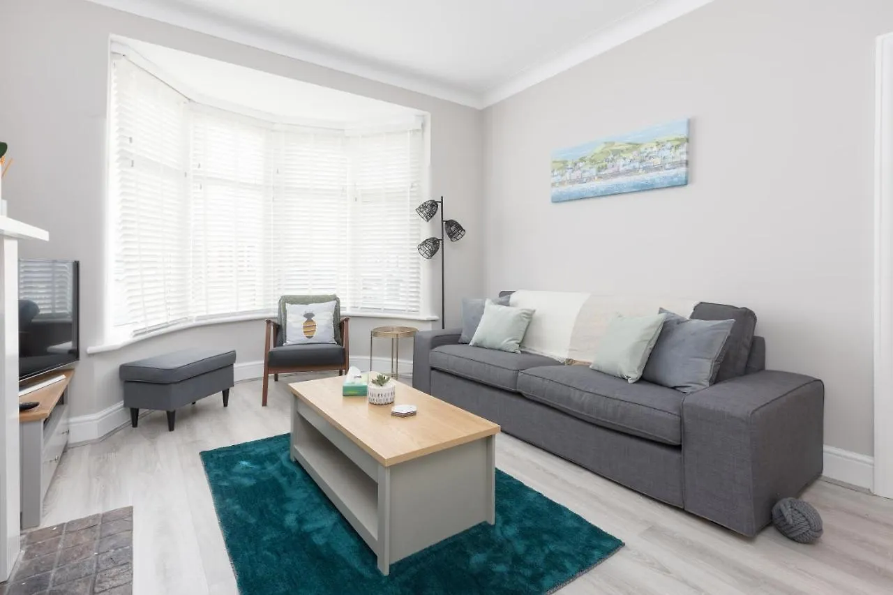 Charles Alexander Short Stay - Ansdell House Blackpool Holiday home
