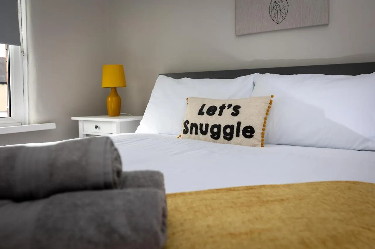 Charles Alexander Short Stay - Ansdell House Blackpool Holiday home